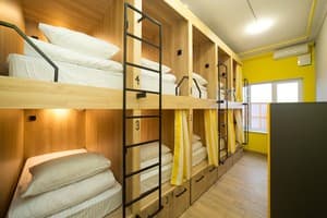 Хостел Hotel Bee Station. Место в общем 10-местном номере  1