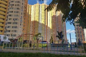 в новом доме на Оболони 27